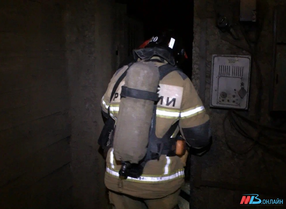 В Волгоградской области при ночном пожаре погиб человек
